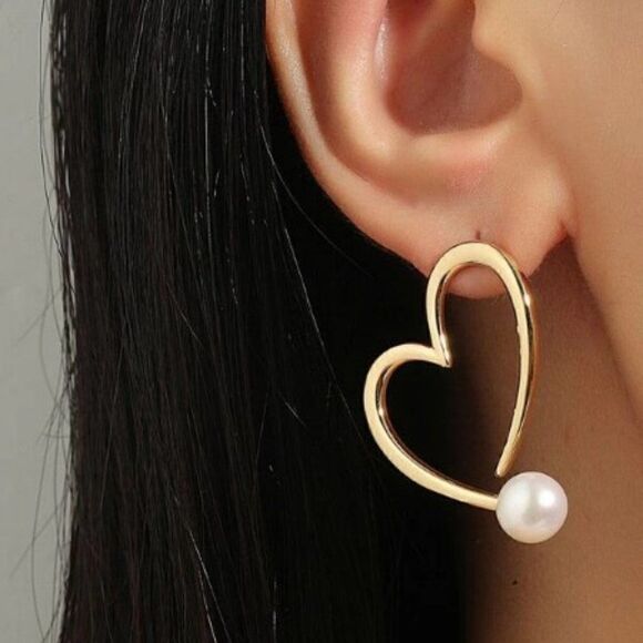 GOLD PEARL ABSTRACT HEART EARRINGS - Picture 2 of 3